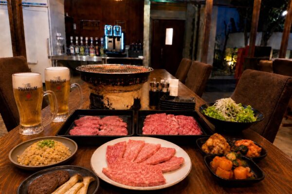 焼肉乃上 離れの店内と焼肉ビアガーデンコース
